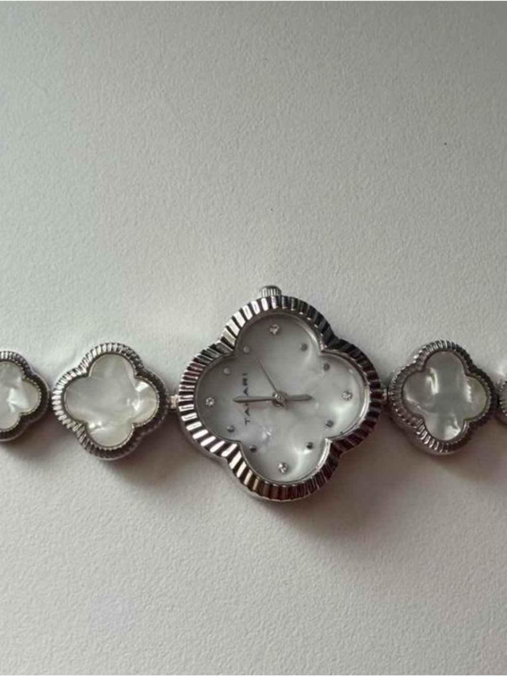 🔥Tahari Silver Mother-of-Pearl Clover Bracelet Watch